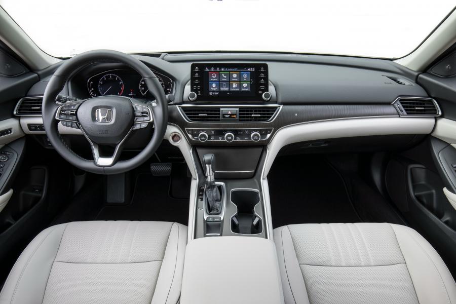 Торпедо Honda Accord Touring 1.5T 2017 года  (NA) (фото 12 из 33)